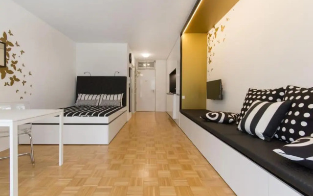 Gorgeous central flat with garage