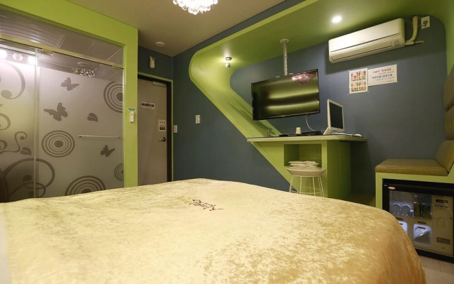 Secret Hotel