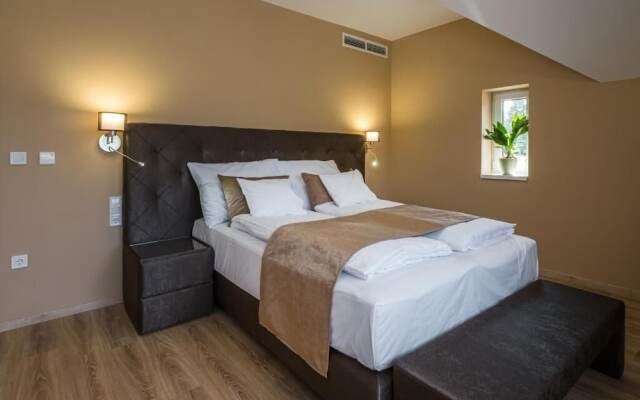 Kistücsök Food & Room