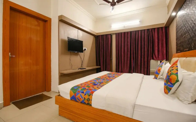 FabHotel Neena Palace