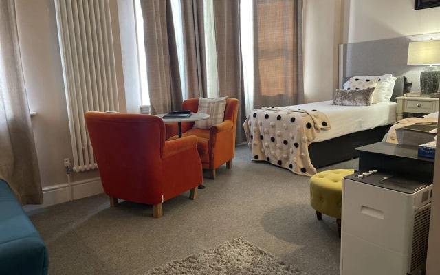 Oyo The Chatwal Boutique Hotel
