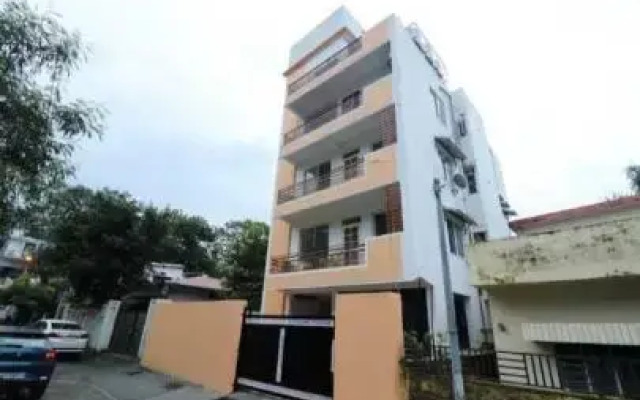 Super OYO 89879 Rawat Apartment