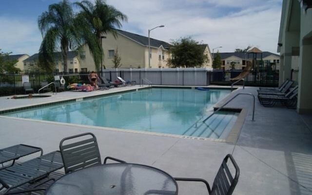 Jame's Club Cortile Condo