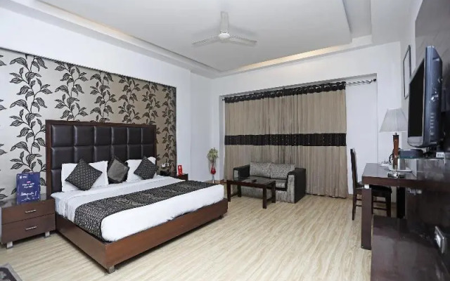 OYO 4258 Hari's Court Inns & Hotels