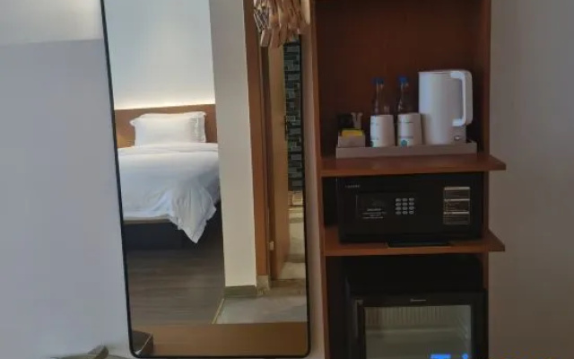 Shangyi Hotel (Shangrao Moon Bay Auto City)