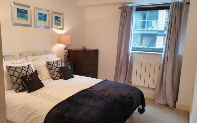 1 Bed Suite, Waterside, Canary Wharf