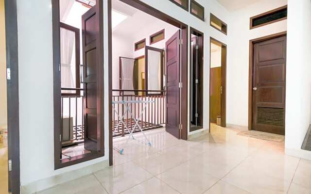 OYO Life 3451 Kost Shavero