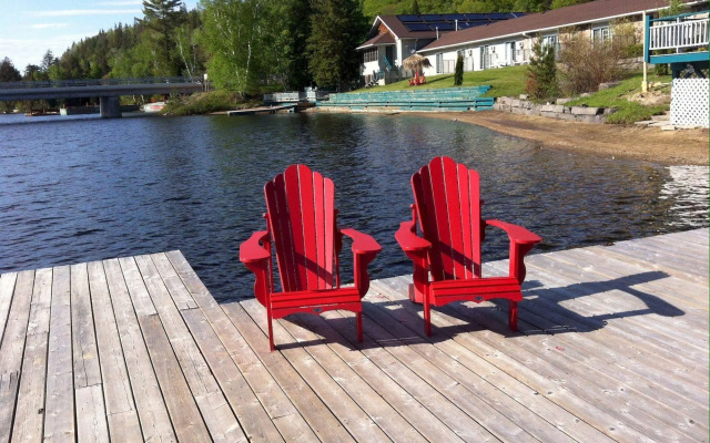 Algonquin Lakeside Inn