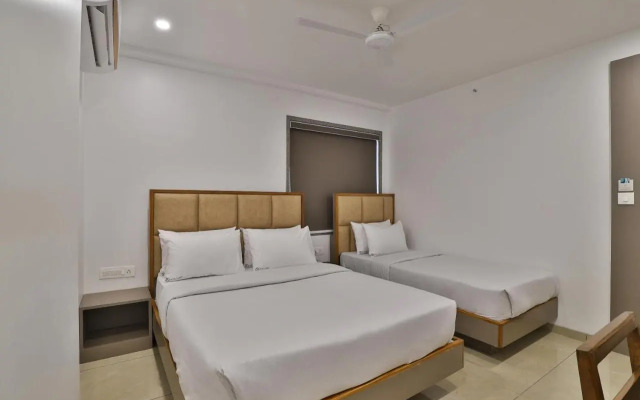 OYO Rooms Near Station Gulambaba Road 2