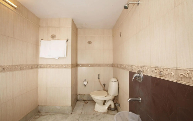 Roomshala 100 Hotel Anand - karol Bagh