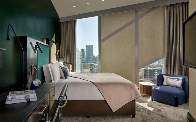 Montcalm East, Autograph Collection