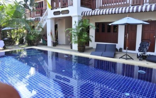 Baan Chayna Lounge Resort