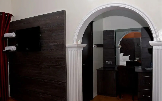 La Maison Hotel And Suites
