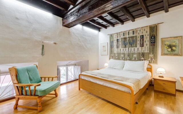 Large and Comfortable 6 Guests Flat in Trastevere