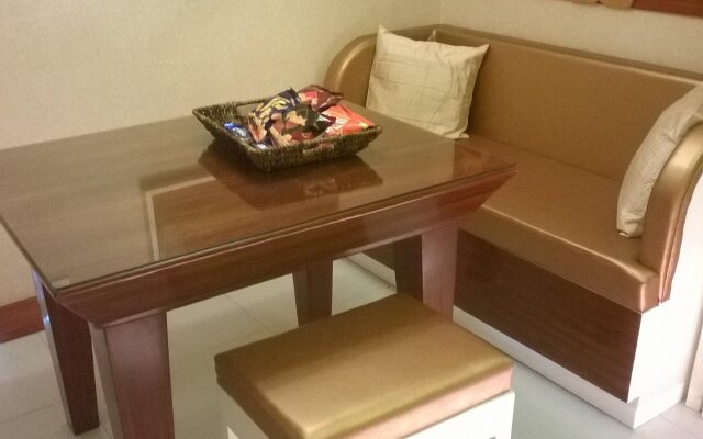 Goldstar Garden Inn