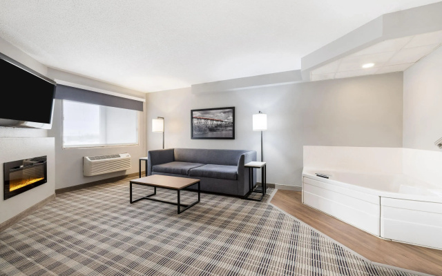 AmericInn by Wyndham Valley City - Conference Center