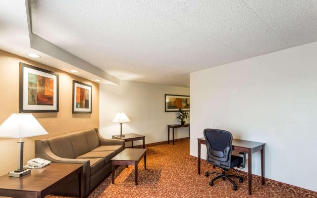 Quality Suites Milwaukee Airport