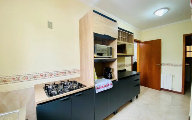 Cobertura ao Lado da Rua Torta  Gramado