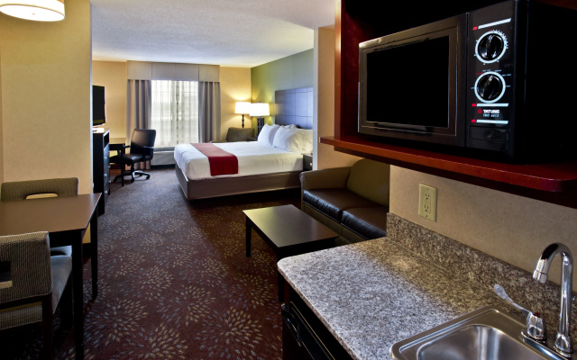 Holiday Inn Express Hotel & Suites Woodhaven by IHG