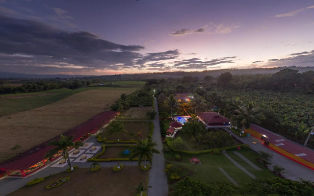 Hotel Campestre Tucanes