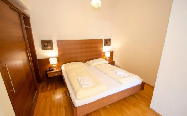 Post Residence Apartments 4B Incl Summer Card