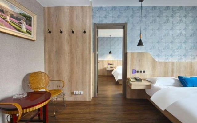 Pebble Motel Cloud Hotel (Chaohu Wanda Plaza)