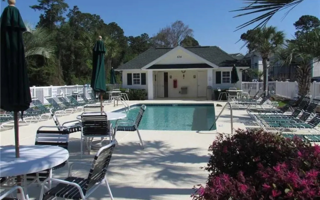 River Oaks Two-bedroom Apartment 11-F