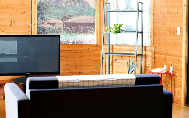 Luna in Jeju Pension