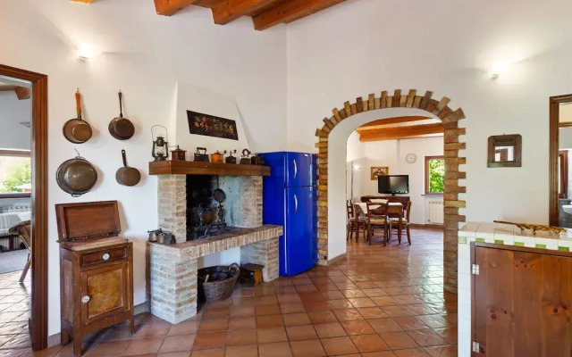 Traditional Villa in Varano With Private Garden