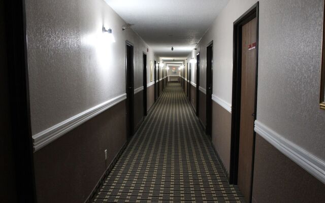 Coratel Inn and Suites Maple Grove