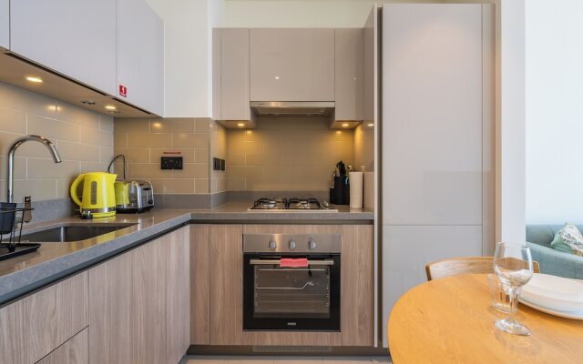 Beautiful Cityscape Views From This Urban Retreat