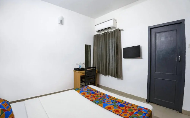 Oyo 24052 Flagship Covelong Residency