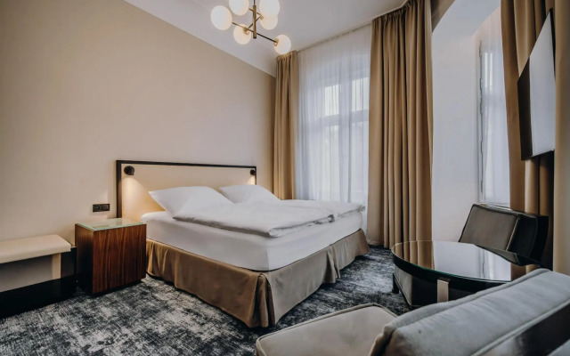 EA Hotel Esplanade