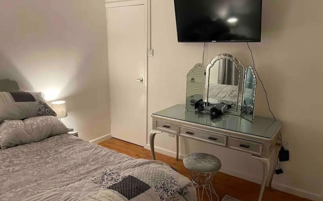 Mersea Island Retreat - 4 Bedroom House