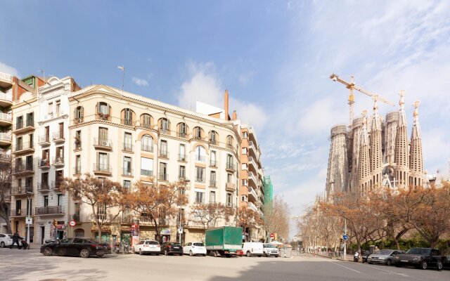 Lovely classic Apartment for families by Sagrada Familia with free wifi