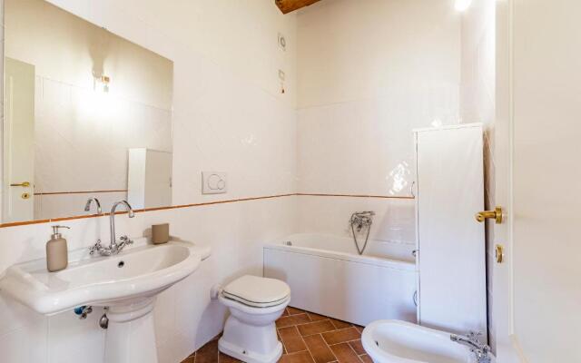 Bright Apt With Terrace and Shared Pool