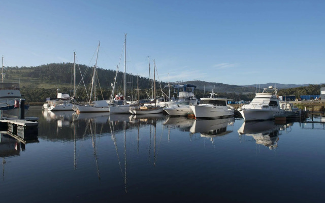 Kermandie Waterfront Hotel