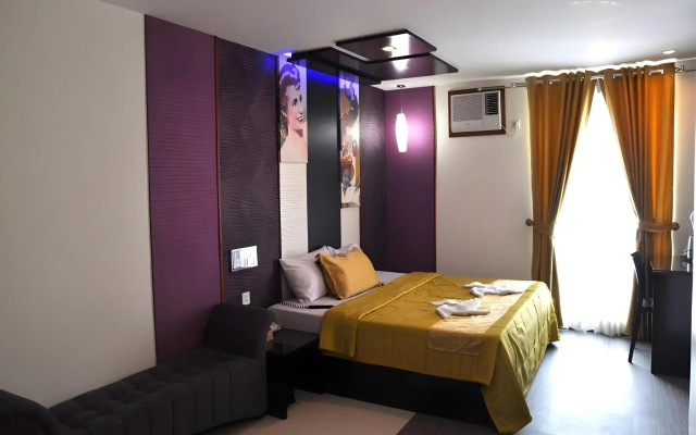 Hotel DreamWorld North EDSA