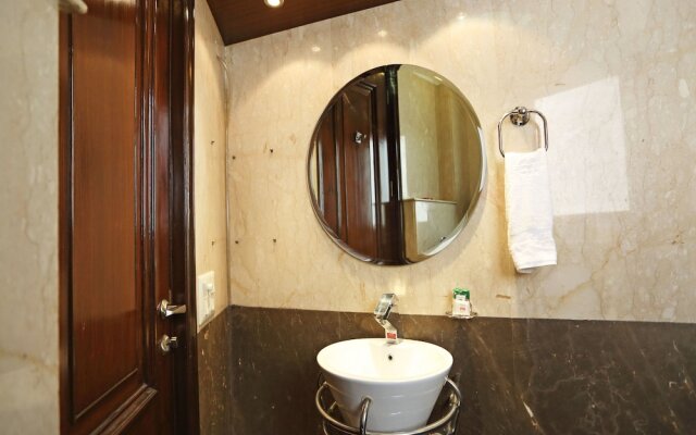 OYO Flagship 5265 Hauz Khas Metro