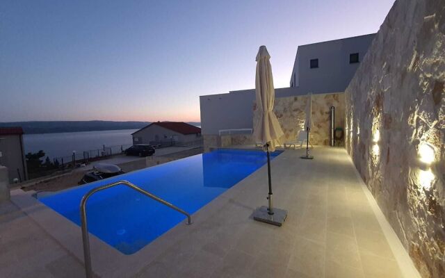 Apartments Mate with pool