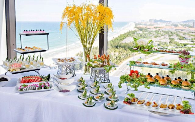 Yarra Ocean Suites Danang