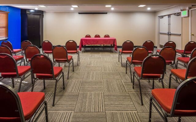 Red Roof Inn & Suites Lexington - Hamburg