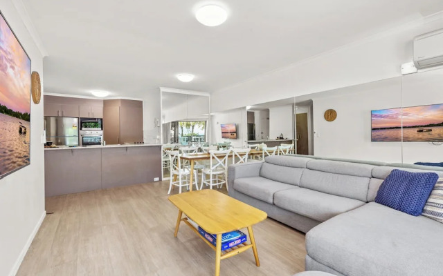 Spinnaker Apt 6- Mooloolaba Beach
