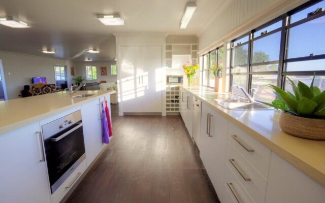 Sippers At Ballandean