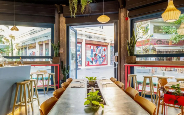 Отель Bob W Eolou