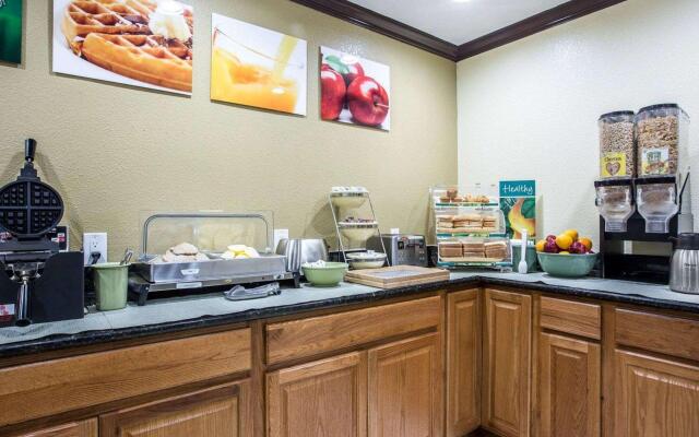 Quality Inn San Diego I-5 Naval Base