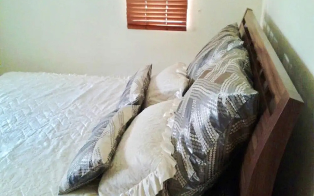 House With 4 Bedrooms in Flic en Flac, With Pool Access, Enclosed Gard