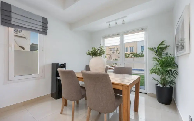 Luxurious Spacious 3-bedroom Villa With Private Pool at Springs 10