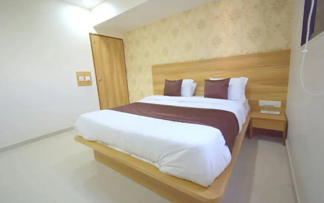 OYO 3243 Hotel Aditya Gir