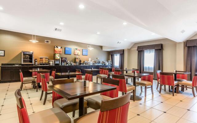 Comfort Inn & Suites Crystal Inn Sportsplex